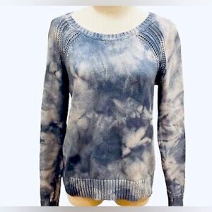 16.AE Tie Dye Sweater. Braid details.